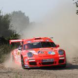 Staub aufgewirbelt: Olaf und Alexandra Dobberkau gewannen im Porsche 911 GT3 vier der zwölf Wertungsprüfungen